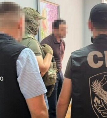 Правоохоронці у Києві затримали топмитника на хабарі