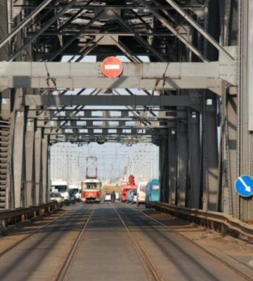 В Днепре почти на полтора года ограничат движение по Старому мосту: как будет двигаться общественный транспорт