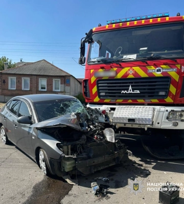 У Харкові внаслідок зіткнення автівки з пожежним автомобілем постраждали двоє людей