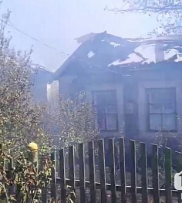 В частном секторе Кривого Рога пожар повредил 6 домов и хозпостройки В частном секторе Кривого Рога пожар повредил 6 домов и хозпостройки