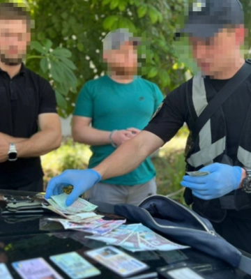 У Запоріжжі затримано чоловіка за вимагання грошей у родини загиблого військовослужбовця