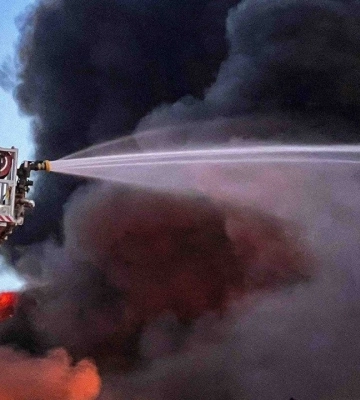 Взрывы в Вышгороде: повреждены многоэтажки, загорелся склад, есть пострадавшие