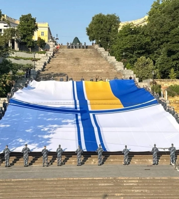 В Одесі встановили рекорд України — розгорнули найбільший прапор Військово-Морських Сил