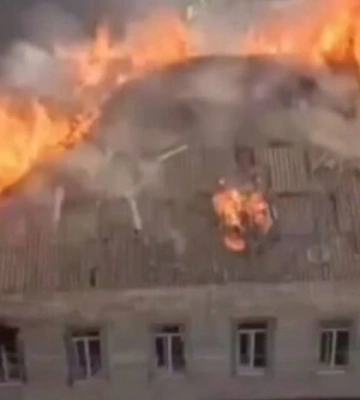 Момент влучання «шахеда» по будівлі ТЦК у Кременчуці: відео