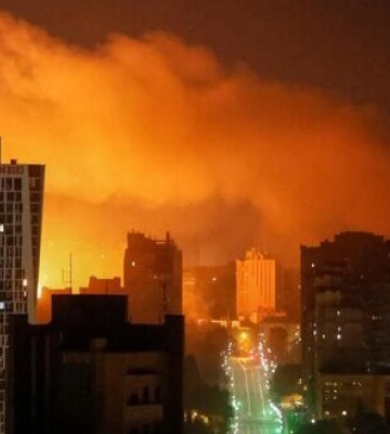 Наслідки масованого удару по Києву: у 8 районах столиці постраждала житлова, медична, освітня, торговельна, транспортна інфраструктура. ФОТОрепортаж
