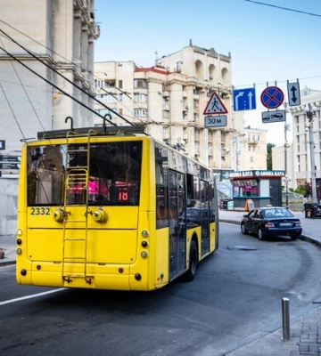 Громадський транспорт у Києві після нічного обстрілу курсує зі змінами: схема Громадський транспорт у Києві після нічного обстрілу курсує зі змінами: схема