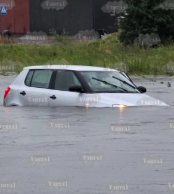 Львів під водою: Потужна злива паралізувала рух у місті