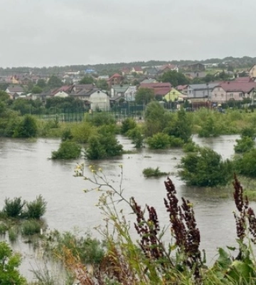 Львів заливають дощі, у трьох районах є загроза підтоплення