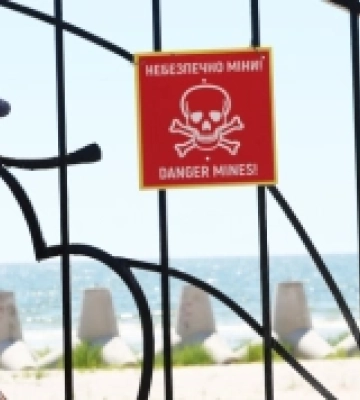 На Миколаївщині у Коблівській громаді нагадали відпочивальникам про заборону купатися у морі