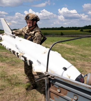 Війна нищить українське село: аграрії-солдати, заміновані поля та відтік людей на Сумщині