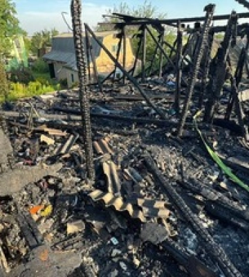 Атака росіян на Київщину: пошкоджені будівлі та авто, є поранений — ОВА
