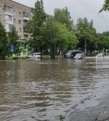 У Луцьку - потоп на вулицях (ВІДЕО)