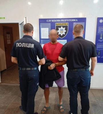 Бив жінку лопатою по голові: на Дніпропетровщині затримали чоловіка