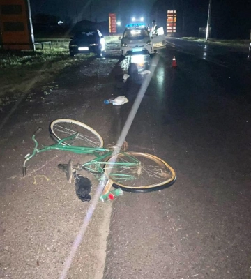 У Березному автобус збив велосипедиста: чоловік у реанімації У Березному автобус збив велосипедиста: чоловік у реанімації
