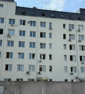 Атака на Київ: окупанти пошкодили будівлю Київської митниці 