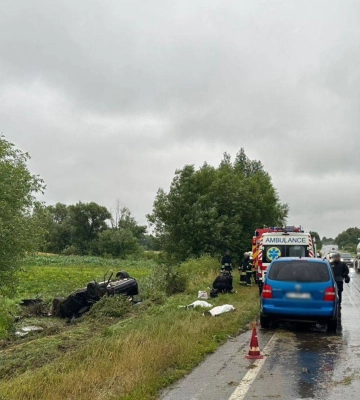 Біля Судової Вишні Audi влетіло в дерево і перекинулося: є загиблі