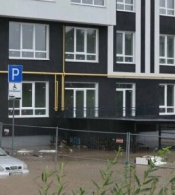 Садовий: річка Зубра продовжує виходити з берегів, є загроза підтоплення для трьох районів Львова, - ФОТО, ВІДЕО