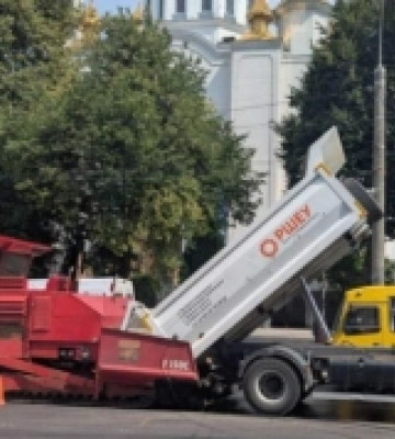 У Рівному на Соборній відремонтували дорожнє покриття