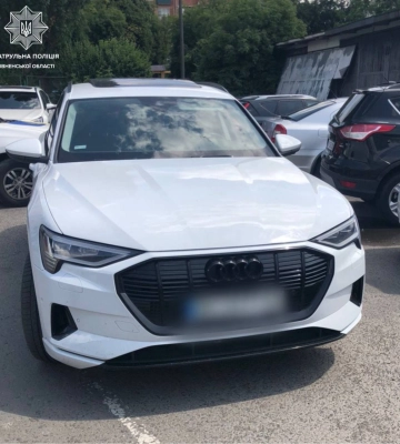 У Рівному водійка втекла з місця ДТП, а її чоловік сів за кермо напідпитку