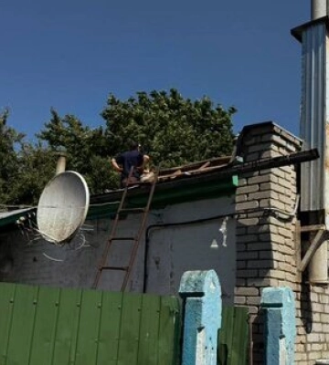 Уночі ворог атакував безпілотником Буринську громаду на Сумщині: пошкоджено будинок і господарчі споруди. ФОТОрепортаж