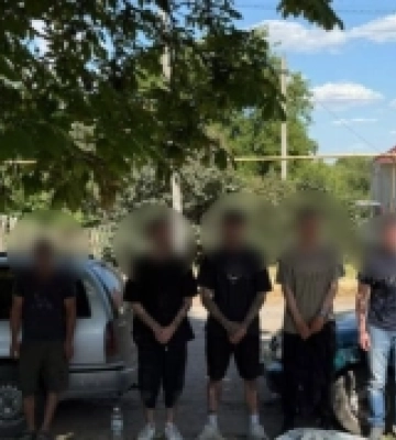 На Одещині прикордонники спіймали на гарячому ділка та його «клієнтів» при спробі незаконного перетину кордону