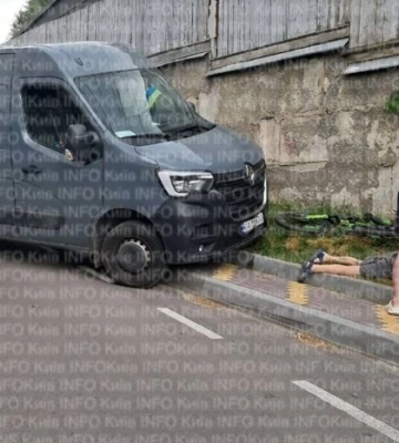 Трагедія на Петропавлівській Борщагівці: мікроавтобус збив на смерть дитину на велосипеді