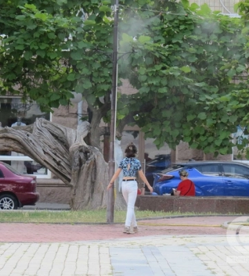 Розпилювачі води запрацювали на площі Героїв Майдану в Кропивницькому (фотофакт)