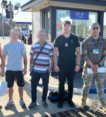 Запорізькі міграційники видворили двох іноземців, які незаконно перебували на території України