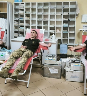 На Закарпатті прикордонники долучилися до здачі крові для поранених бійців