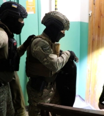 У Дніпрі двох чоловіків підозрюють у пропозиції хабаря поліції в 1 млн дол., а також замовленні умисного вбивства