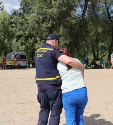 Прямо на глазах отдыхающих: в Чернигове в реке утонула 17-летняя девушка