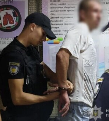 Ветеран війни із ножем напав на лікаря у медзакладі Запоріжжя: його затримали. ФОТОрепортаж