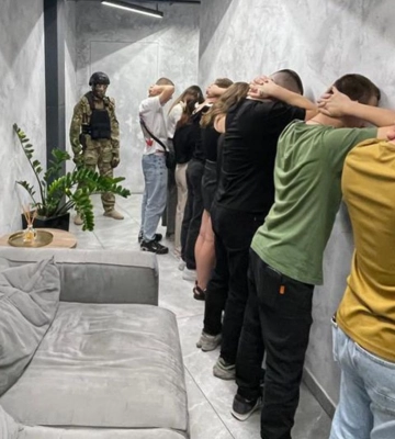 На Дніпропетровщині викрили шахрайську мережу з надання фінансових послуг