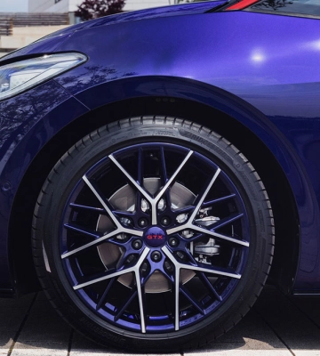 Volkswagen запускает в серию ID.3 GTX FIRE+ICE — яркую спецверсию с отсылкой к 90-м