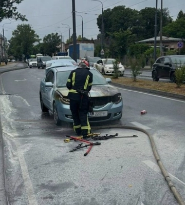 У Львові під час руху спалахнула Mazda