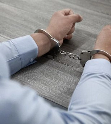 Засудили адвоката, который шпионил за чиновниками международных организаций и волонтерами в Днепре