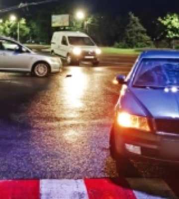 Постраждали лише авто: у Луцьку сталося дві аварії