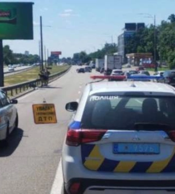 Відкинуло у відбійник: у Києві в ДТП загинув мотоцикліст