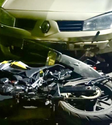 Поблизу Рівного зіткнулись неповнолітні на авто та мотоциклі