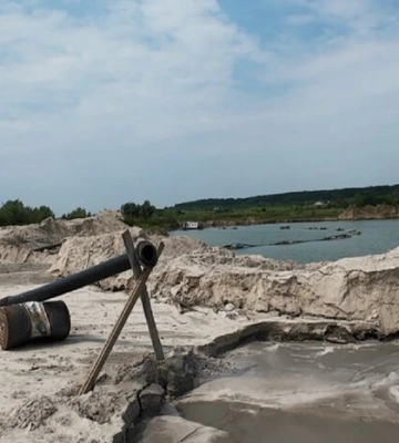 Незаконний видобуток піску ледь не спричив екологічну катастрофу на Київщині