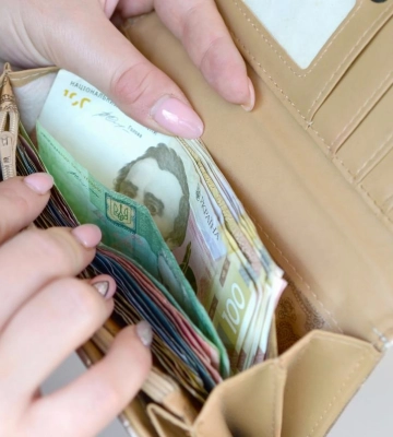 Скільки потрібно грошей для життя в Україні: експертка назвала точну суму