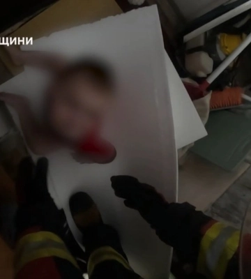 Із зачиненої кімнати гуртожитку Рівного визволяли хлопчика (ВІДЕО)