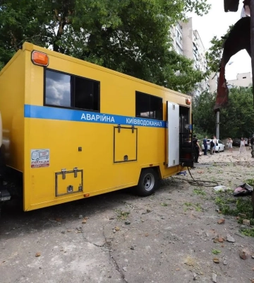 У Києві через аварію немає води на низці вулиць, є обмеження руху