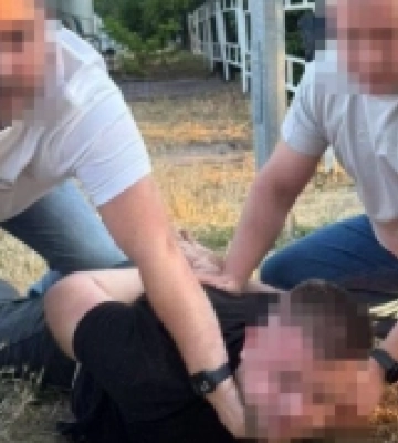 На Одещині поліцейський вимагав у таксистів щотижневу плату 100 доларів за «вільний проїзд» у комендантську годину