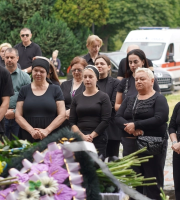 В Ужгороді попрощалися з воїном Віктором Набожним
