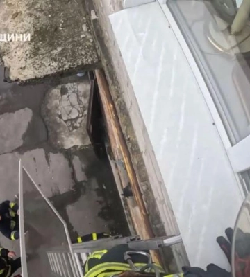 Із зачиненої кімнати гуртожитку Рівного визволяли хлопчика (ВІДЕО)
