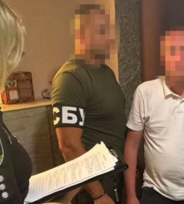 Вимагав і отримав гроші за «допомогу»: у Харкові затримано посадовця ЦНАПу
