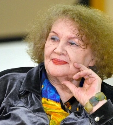 «Хохлів нема, є нація». Ліна Костенко розповіла, як війна характеризує українців