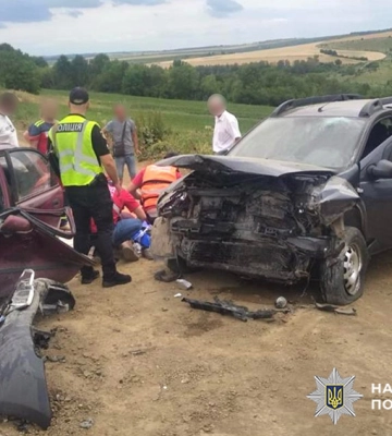 На Хмельниччині два легковики зіткнулися на польовій дорозі, є поранені, - поліція