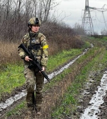 Військова назвала переваги жінок на війні: "Головне не стать"